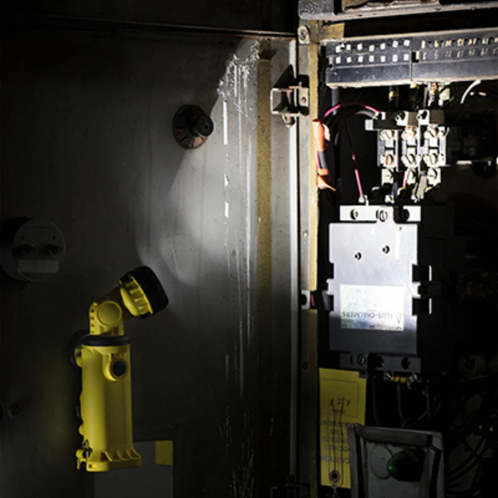 Streamlight Knucklehead® Flood Light 240V with Steady Charger (Yellow) | KLL-90629 - Image 9